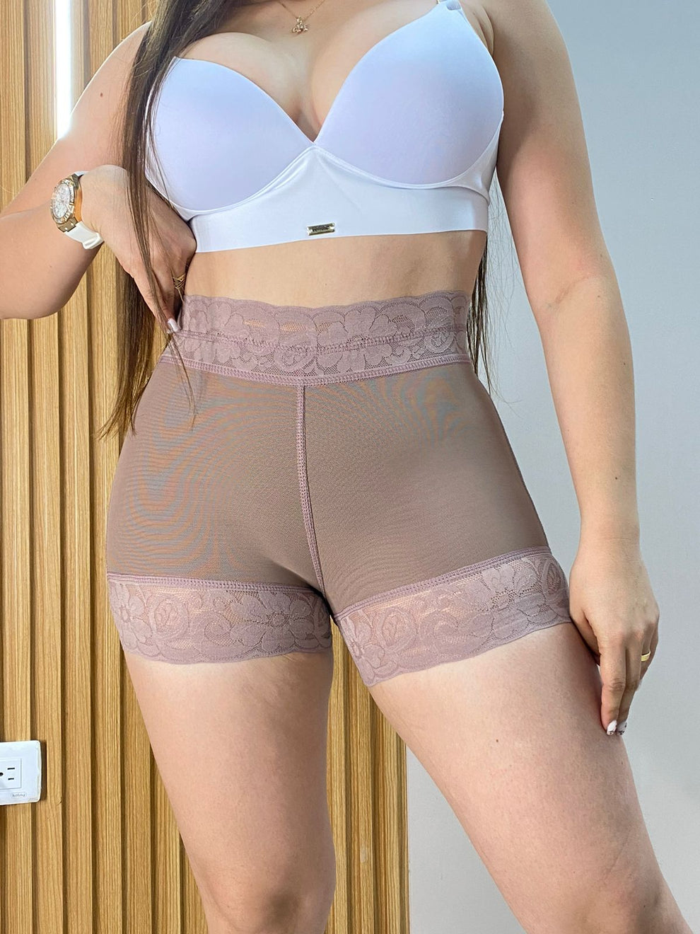 FAJA SHORT LEVANTA COLA 🍑